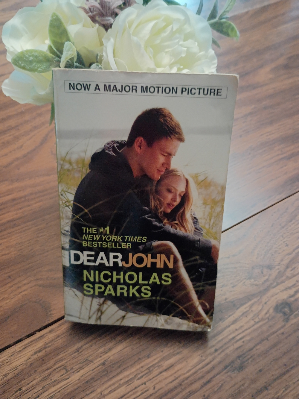 Dear John by Nicholas Sparks - Paperback (White Cover)